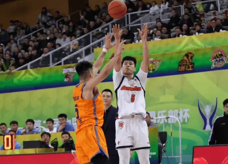 媒体人：上海广东锋线差距过大，广东应抓住窗口期升级阵容