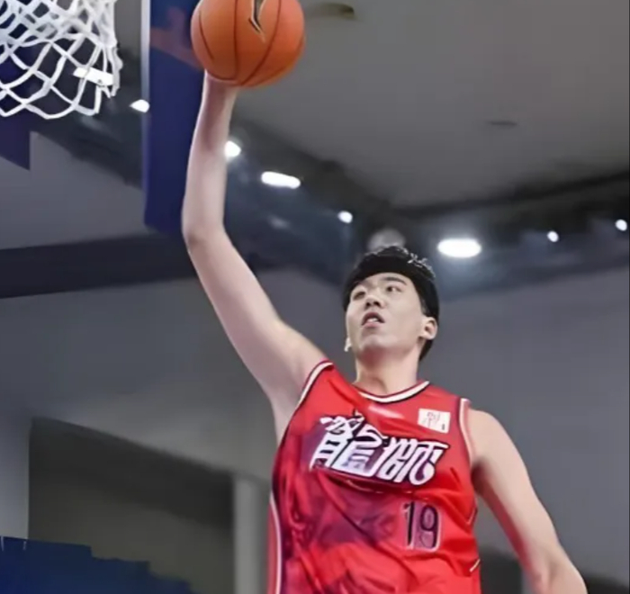 db真人官网-17+10+4帽！徐昕爆了！护框碾压，进攻完美终结，把山东打绝望了|山东队|周琦|比赛|琼斯|蜕变_新浪体育_新浪新闻