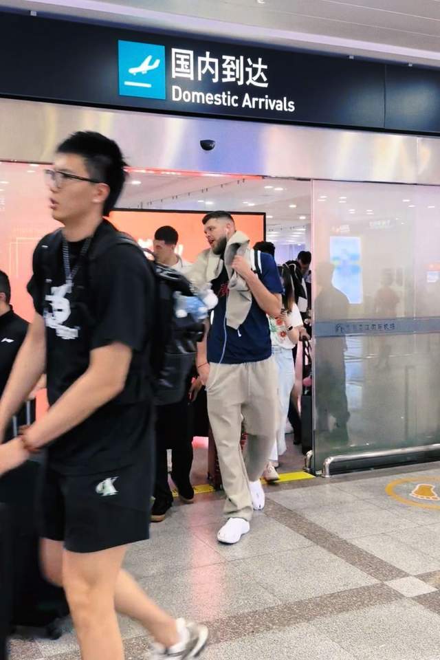 db真人官网-首秀在即！广东新外援随队出征福建，麦考尔因老婆生产留在广州